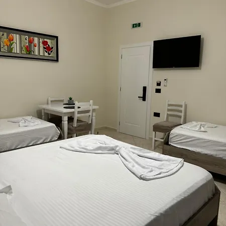 Eljus 招待所 Durrës