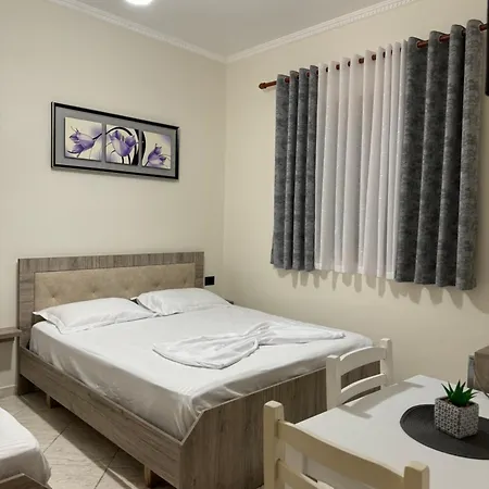 Eljus Πανσιόν 3*