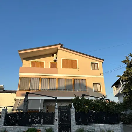 Eljus Πανσιόν 3*